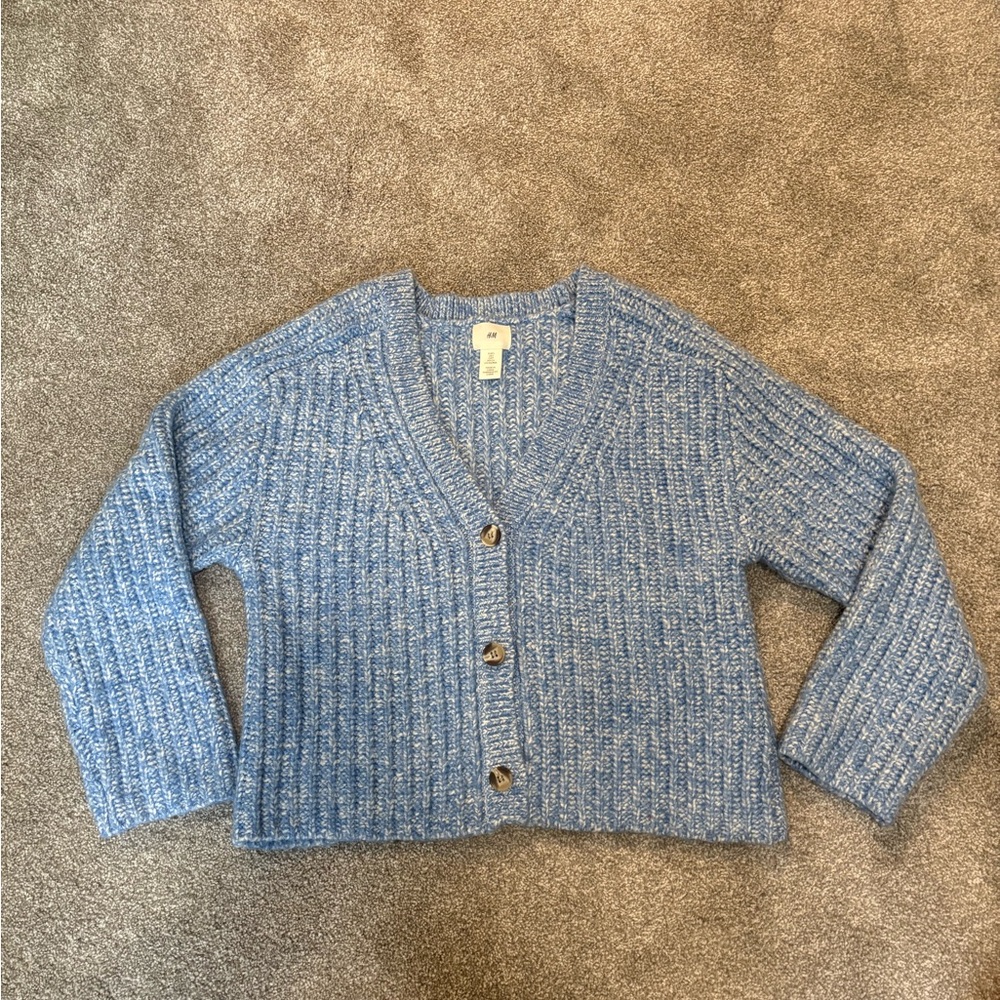 H&M Heathered Light Blue Ribbed V-Neck Button Cardigan